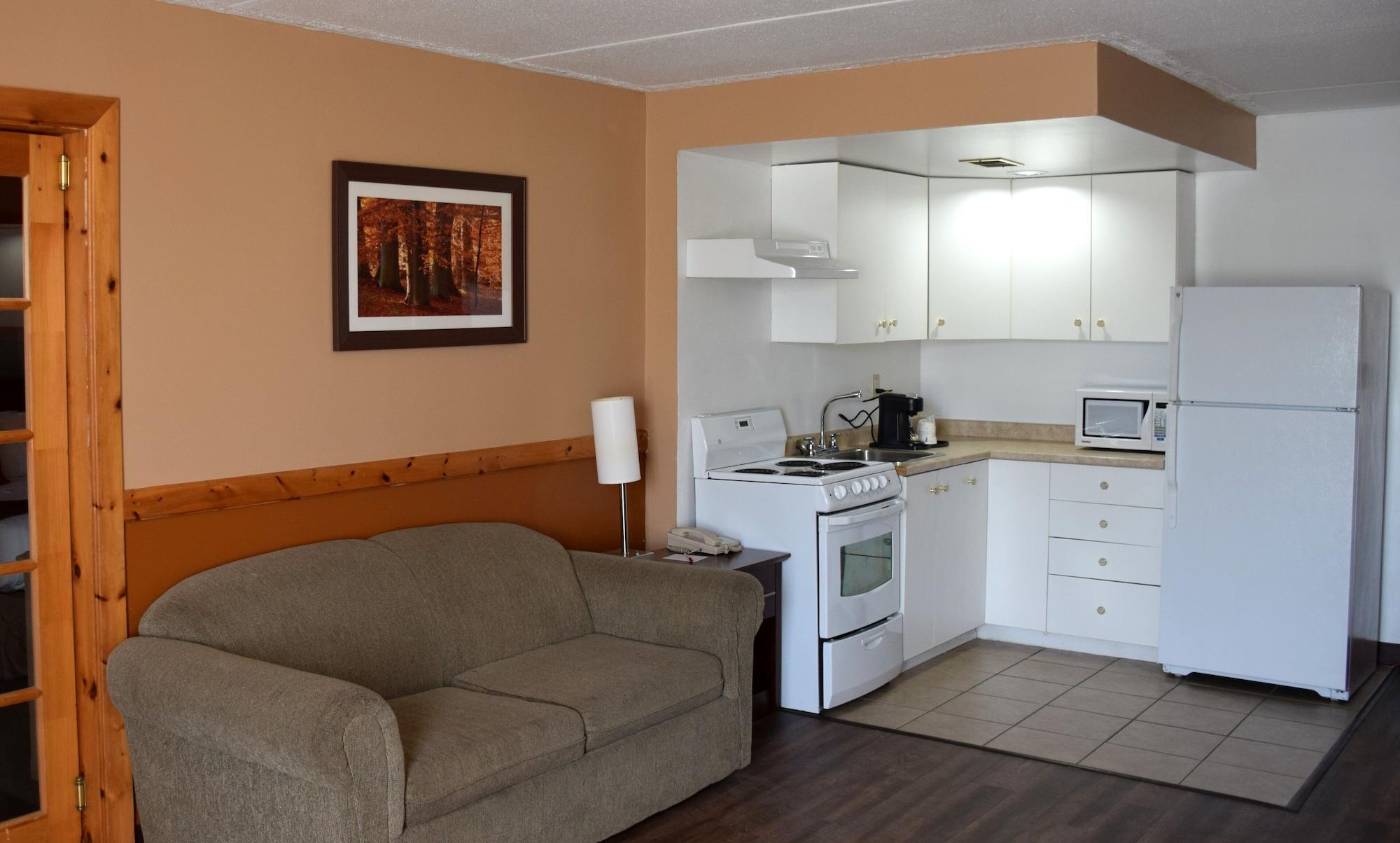 Hotel Ramada By Wyndham Timmins Extérieur photo