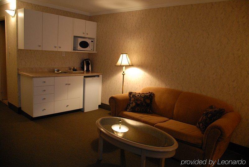 Hotel Ramada By Wyndham Timmins Extérieur photo
