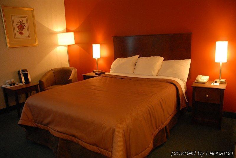 Hotel Ramada By Wyndham Timmins Extérieur photo