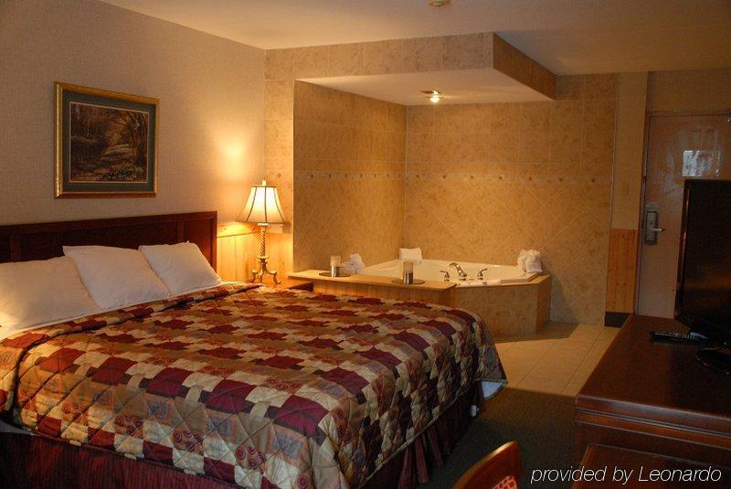 Hotel Ramada By Wyndham Timmins Extérieur photo