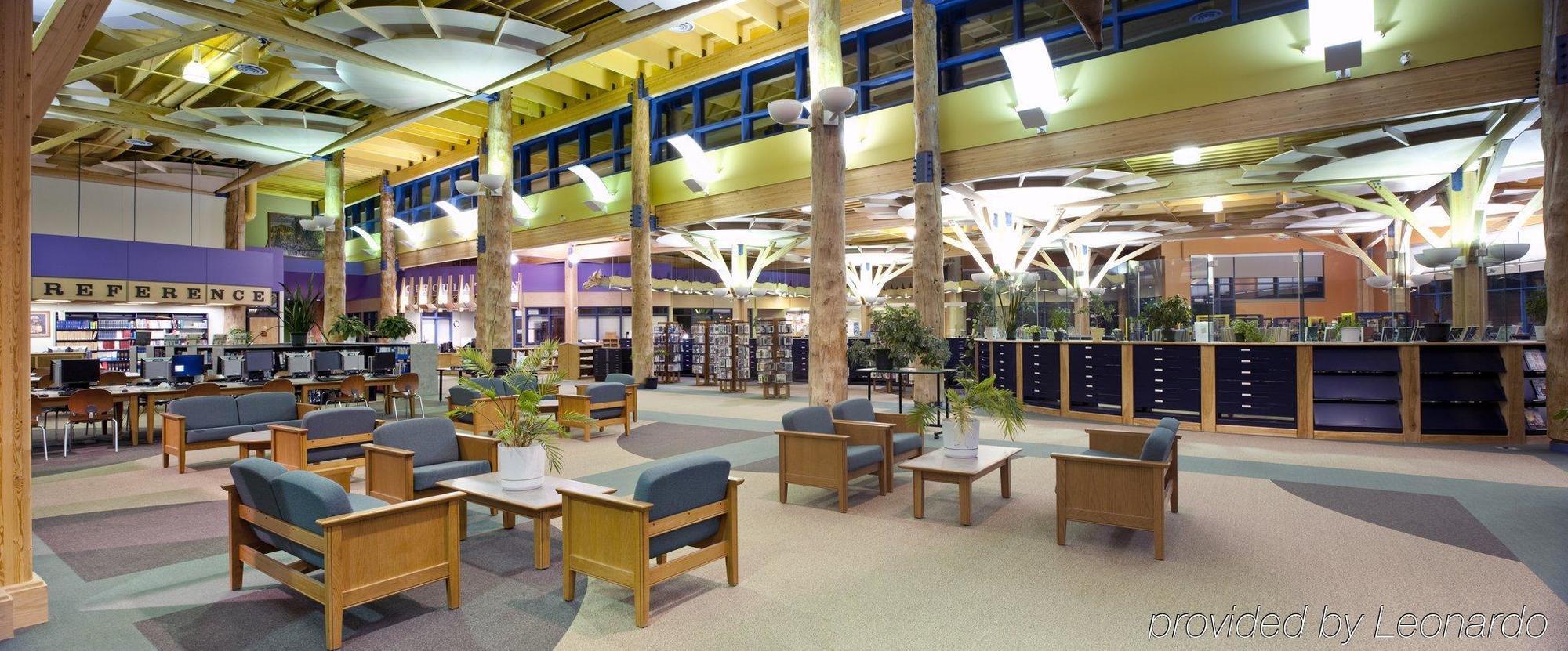 Hotel Ramada By Wyndham Timmins Extérieur photo