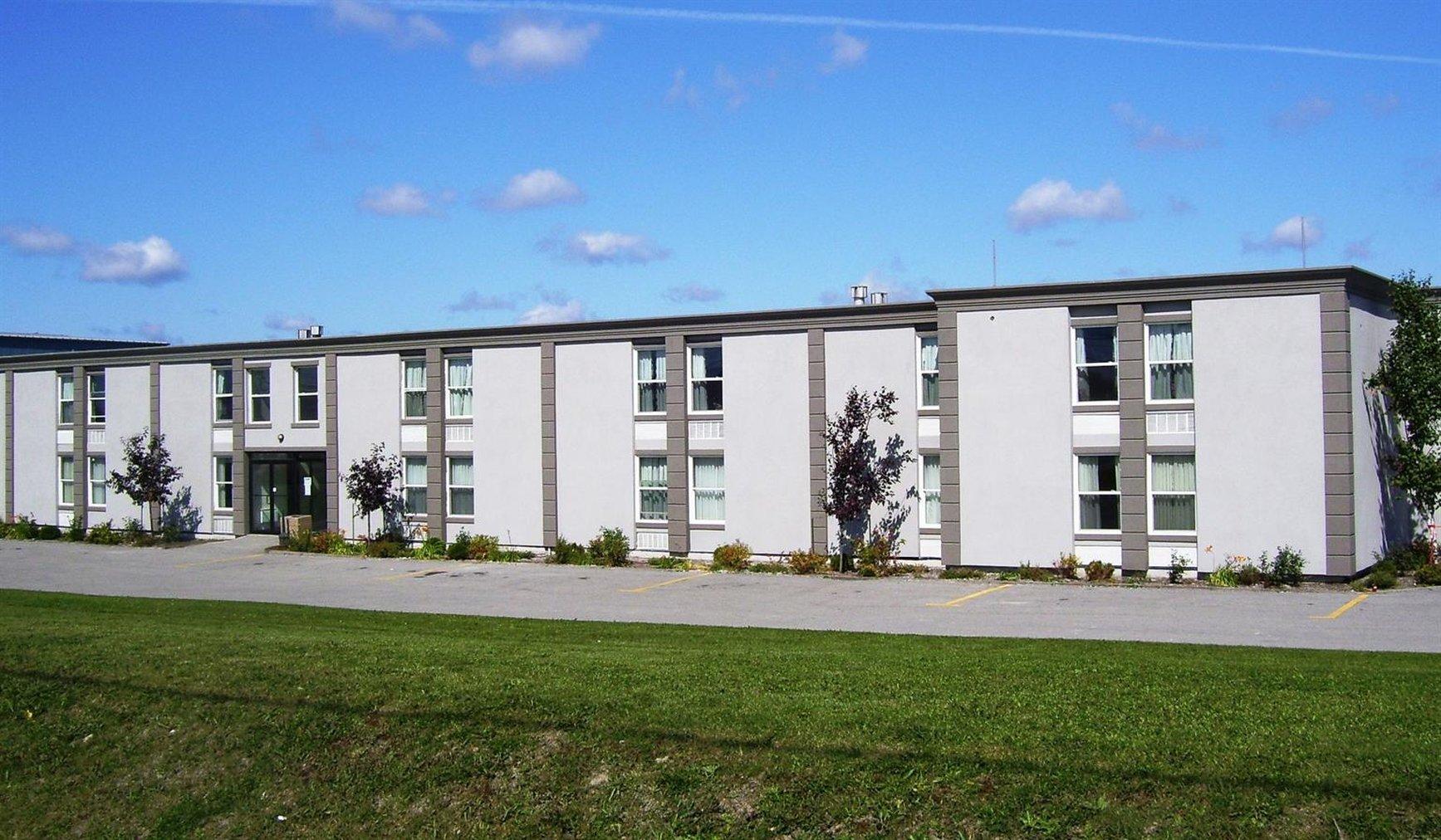 Hotel Ramada By Wyndham Timmins Extérieur photo