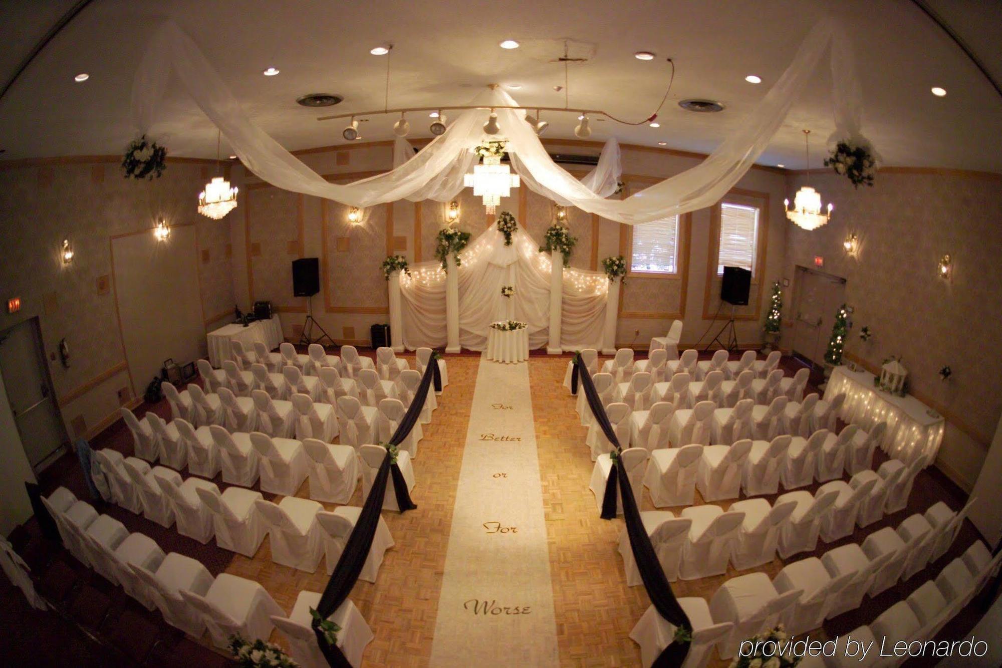 Hotel Ramada By Wyndham Timmins Extérieur photo